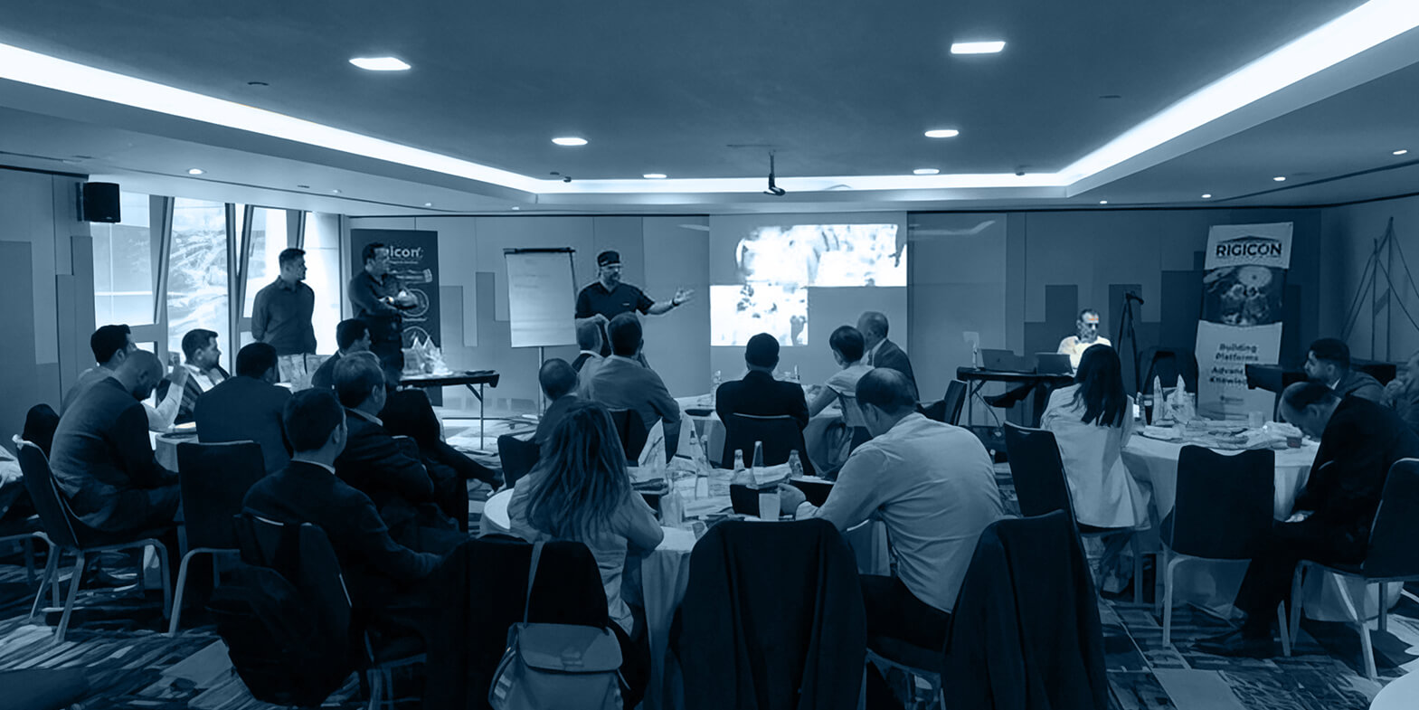 التقينا في أحد هذه الاجتماعات